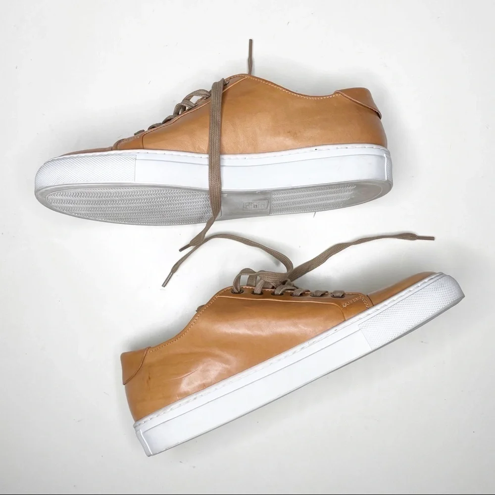 Collegium pillar leather